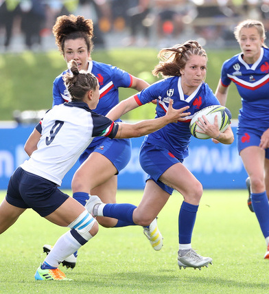 WHANGAREI, NEW ZEALAND - OCTOBER 29: Pauline Bourdon of France runs the ball during the Rugby World Cup 2021 Quarterfinal match between France and Italy at Northland Events Centre on October 29, 2022 in Whangarei, New Zealand. (Photo by Fiona Goodall - World Rugby/World Rugby via Getty Images)